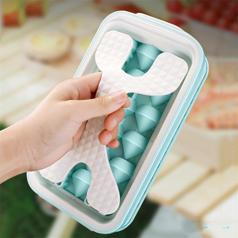 2-in-1 Ice Cube Maker & Bottle – Portable, Stylish & Easy Use - Elysian Nest